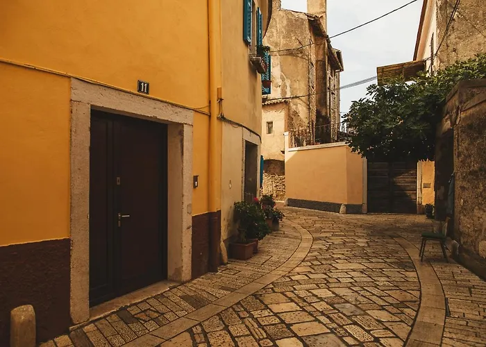 Apartments Old Town Parenso
