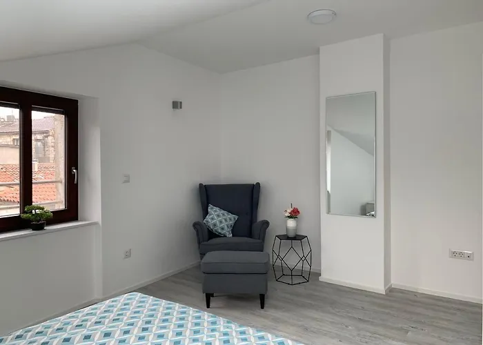 Apartments Old Town Parenso