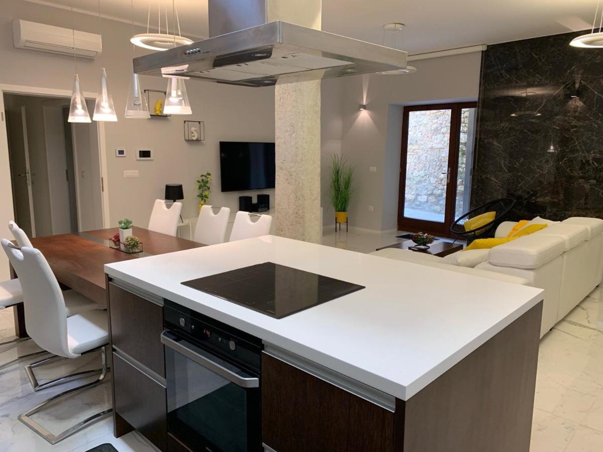 Old Town Parenso Apartment