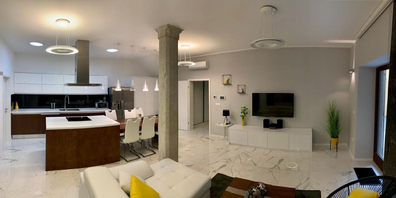Old Town Parenso Apartment *